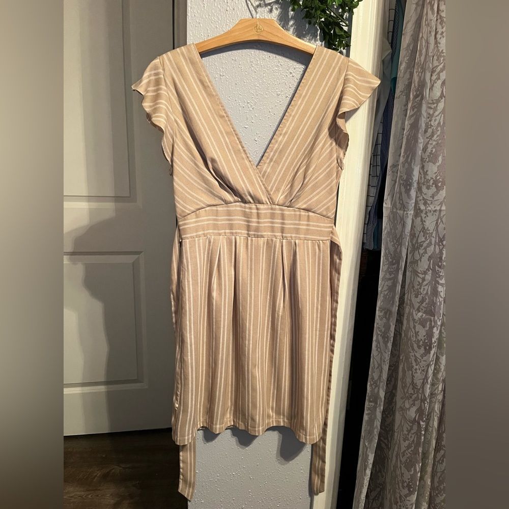 Charlie Moss | Ruffled Sleeve V Neck Dress | Size Medium